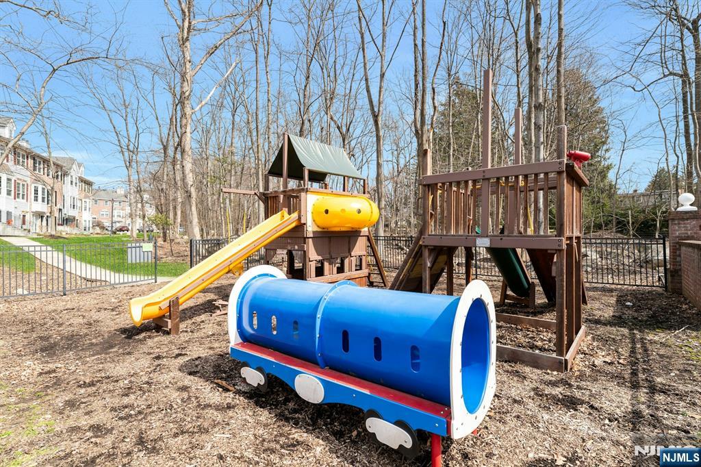 994 Boxwood Court Mahwah, NJ 07430 - Photo 23 of 27