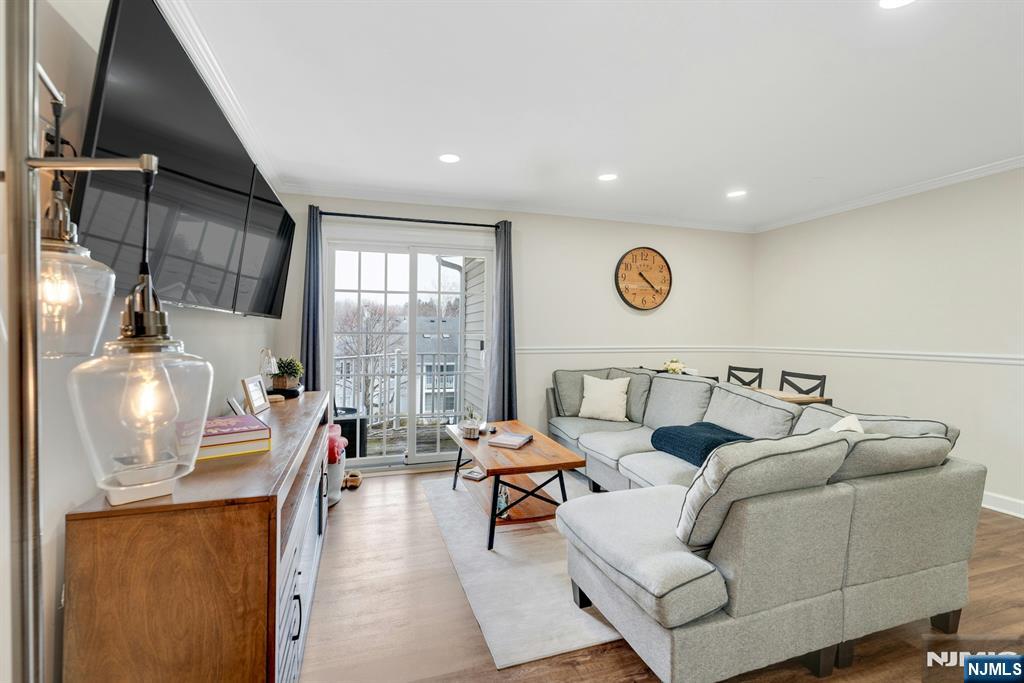 994 Boxwood Court Mahwah, NJ 07430 - Photo 3 of 27