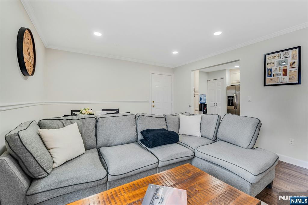 994 Boxwood Court Mahwah, NJ 07430 - Photo 5 of 27