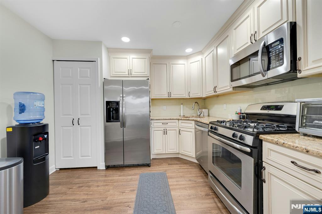 994 Boxwood Court Mahwah, NJ 07430 - Photo 8 of 27