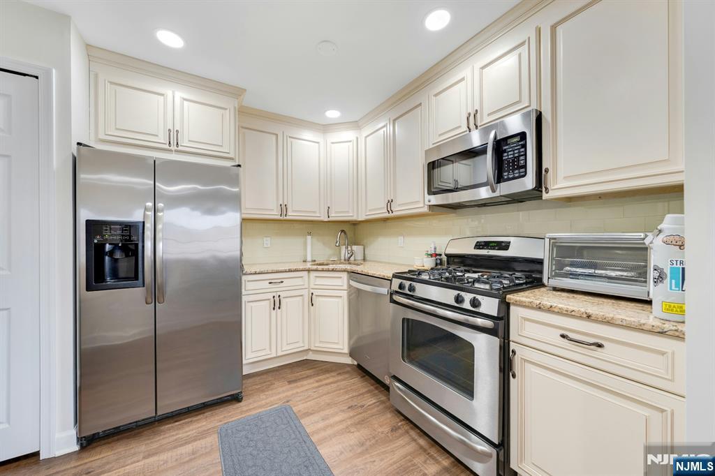 994 Boxwood Court Mahwah, NJ 07430 - Photo 9 of 27