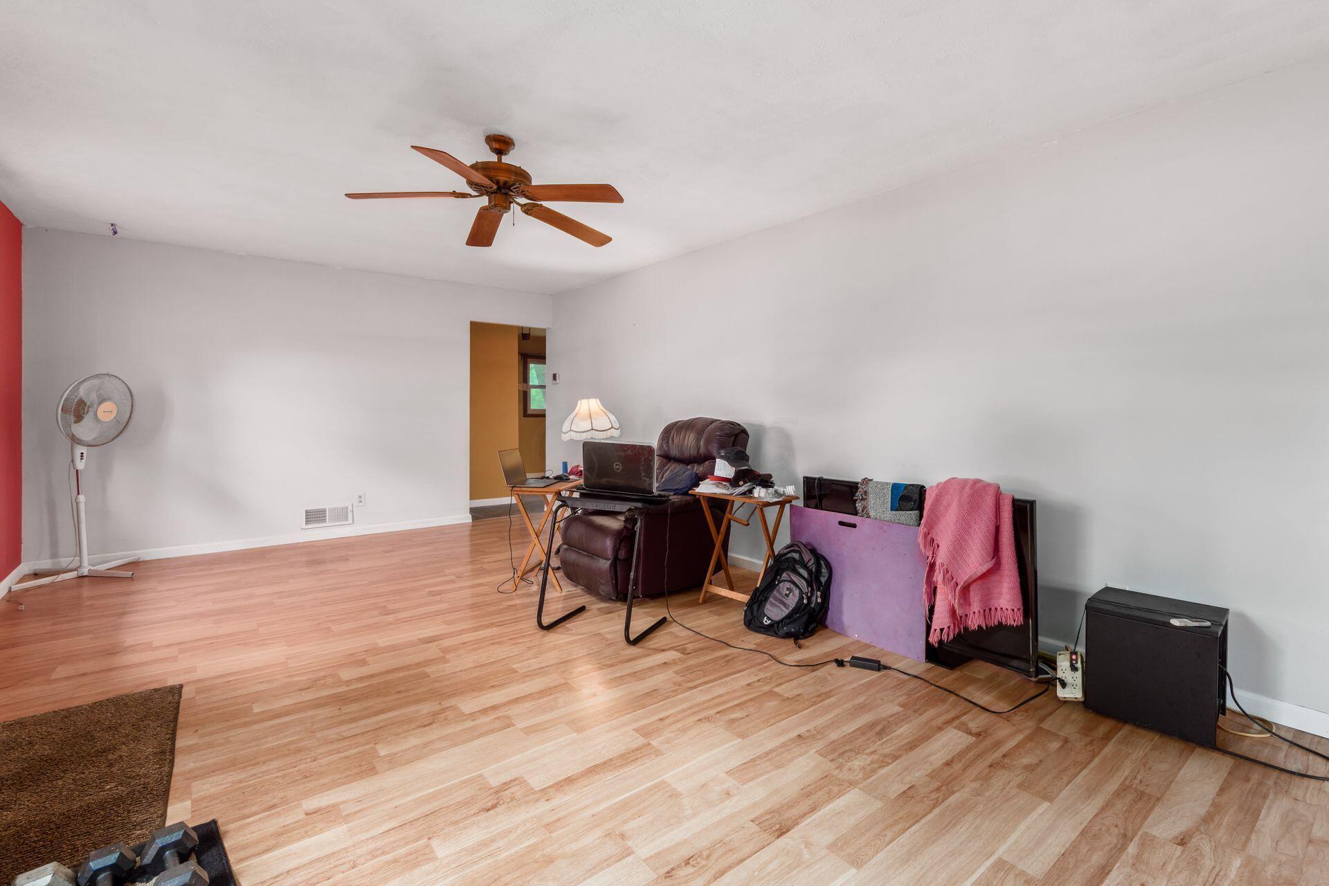 8526 State Rte 207 Mount Sterling, OH 43143 - Photo 6 of 33 Living room