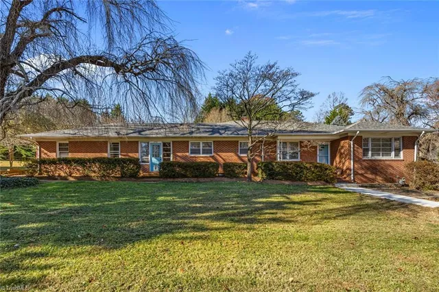 $569,900 | 252 Lucerne Lane Northwest, Winston-Salem, NC 27104
