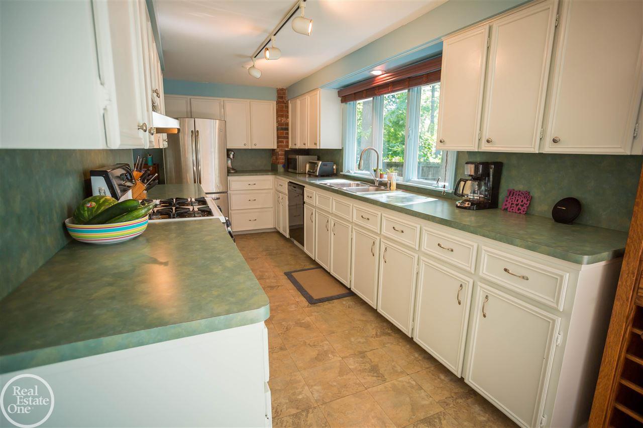 3276 Riverside Drive Port Huron, MI 48060 - Photo 15 of 60