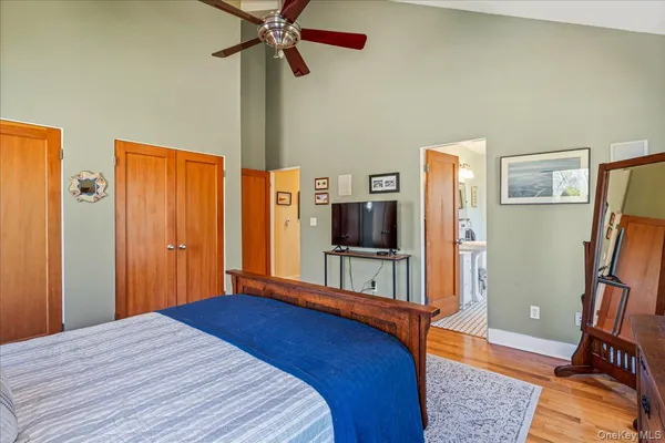 $999,898 | 24 Tanglewood Trail, Hampton Bays, NY 11946