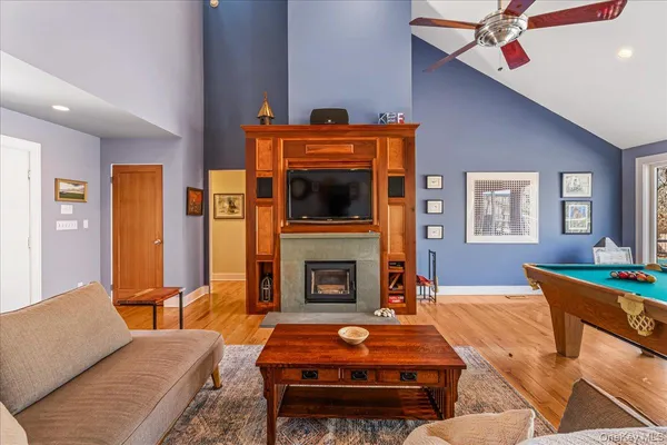 $999,898 | 24 Tanglewood Trail, Hampton Bays, NY 11946