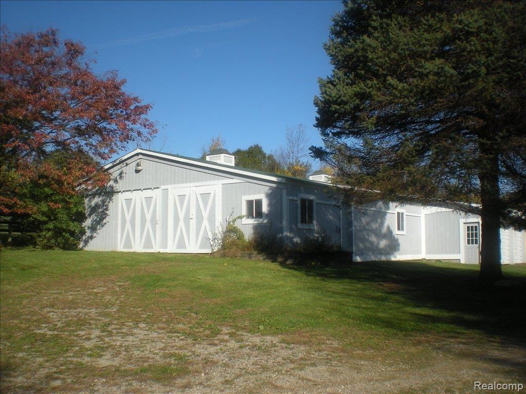 2400 Ray Road Oxford, MI 48370 - Photo 5 of 12 2400 Ray Road 009