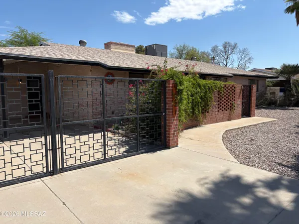 $300,000 | 5521 East Water Street, Tucson, AZ 85712