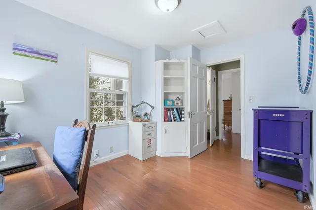 $299,900 | 404 West Oakdale Drive, Fort Wayne, IN 46807