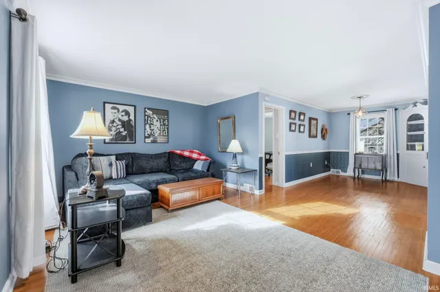 $299,900 | 404 West Oakdale Drive, Fort Wayne, IN 46807