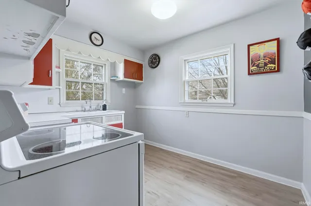 $299,900 | 404 West Oakdale Drive, Fort Wayne, IN 46807