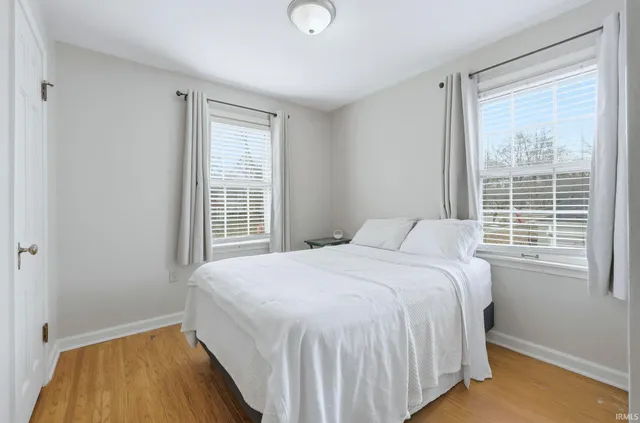 $299,900 | 404 West Oakdale Drive, Fort Wayne, IN 46807