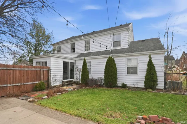 $299,900 | 404 West Oakdale Drive, Fort Wayne, IN 46807