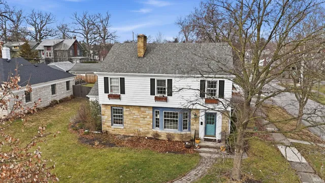 $299,900 | 404 West Oakdale Drive, Fort Wayne, IN 46807