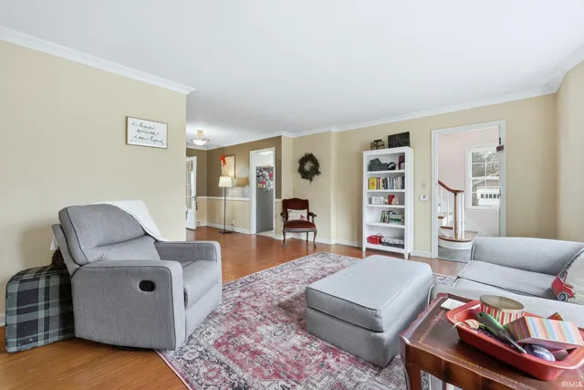 $299,900 | 404 West Oakdale Drive, Fort Wayne, IN 46807