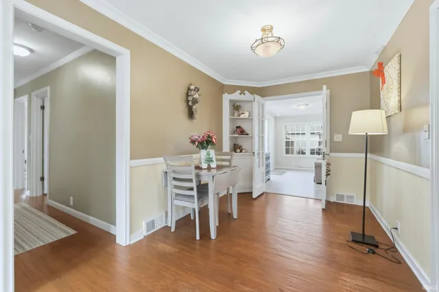 $299,900 | 404 West Oakdale Drive, Fort Wayne, IN 46807