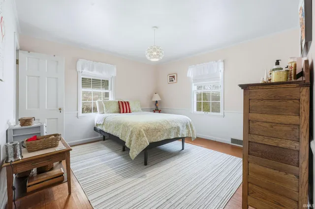 $299,900 | 404 West Oakdale Drive, Fort Wayne, IN 46807