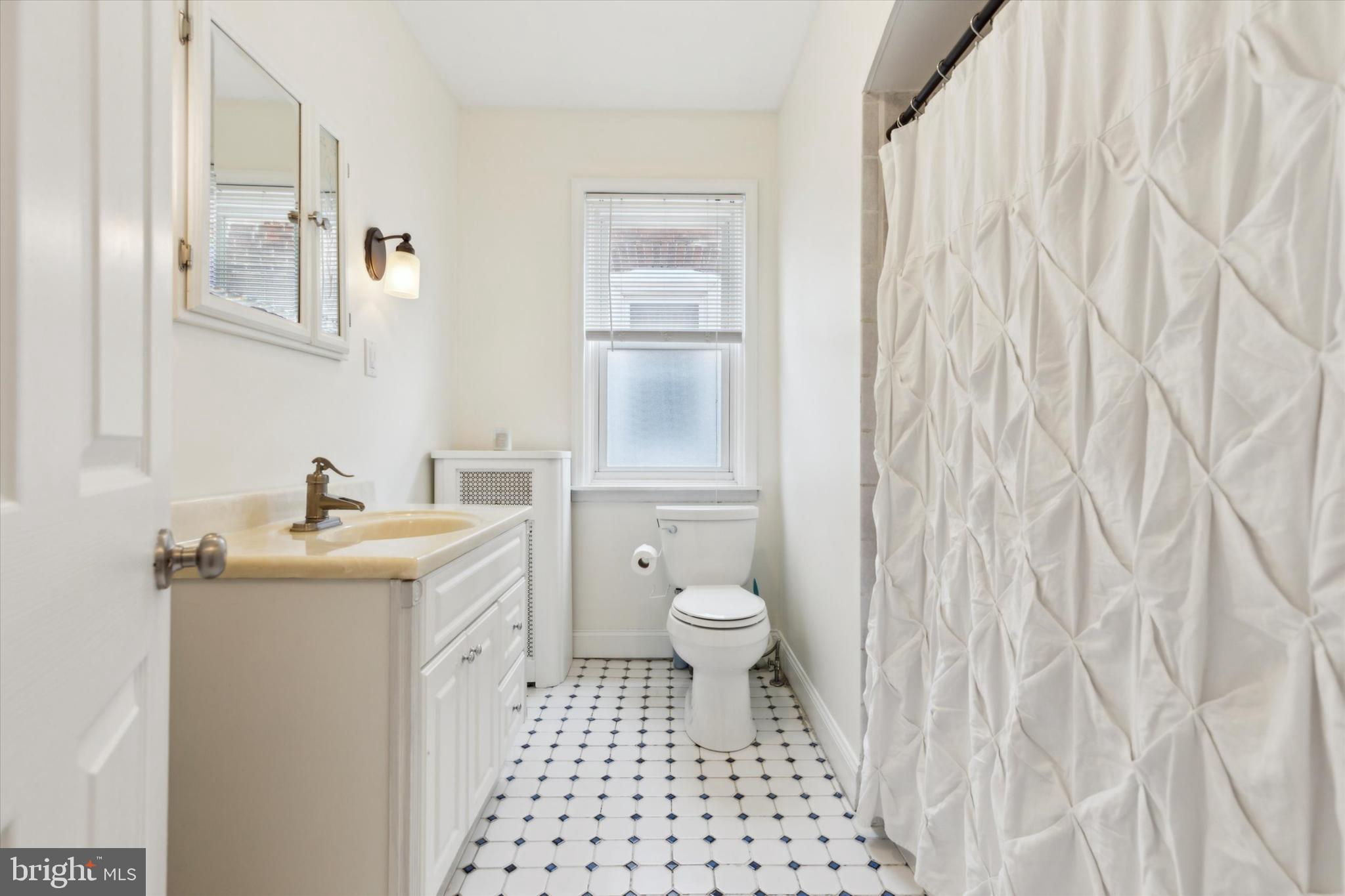 460 Martin Street Philadelphia, PA 19128 - Photo 9 of 15