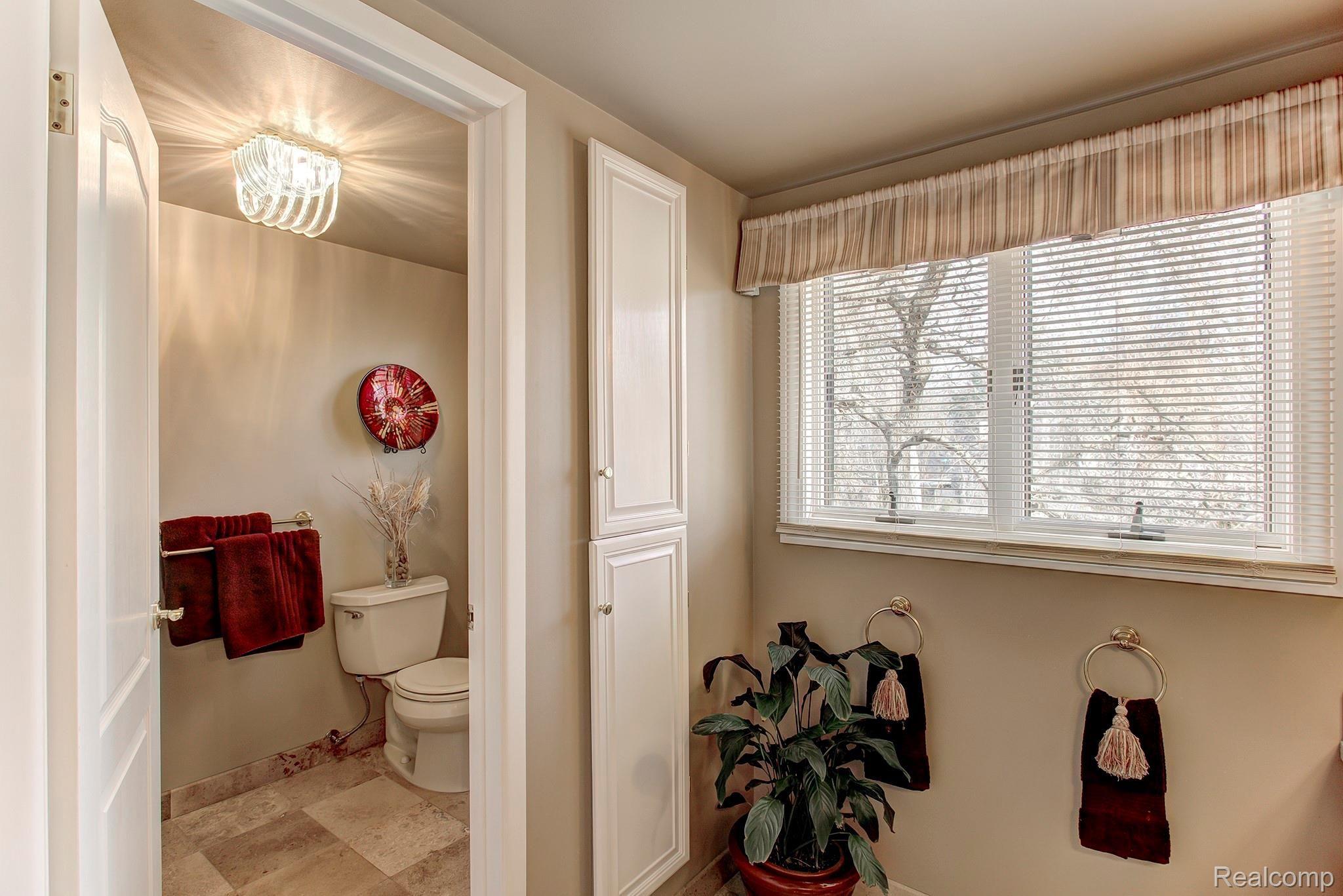 2506 Ridge Drive Troy, MI 48098 - Photo 17 of 42 38.jpg