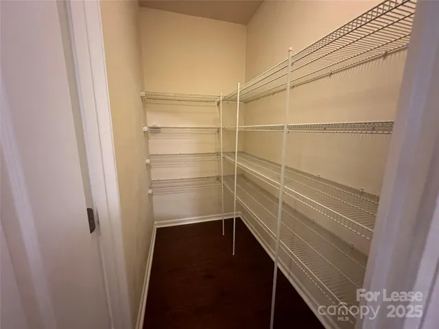 a view of a house with back yard