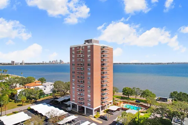 $291,900 | 4015 Bayshore Boulevard, Unit 8E, Tampa, FL 33611