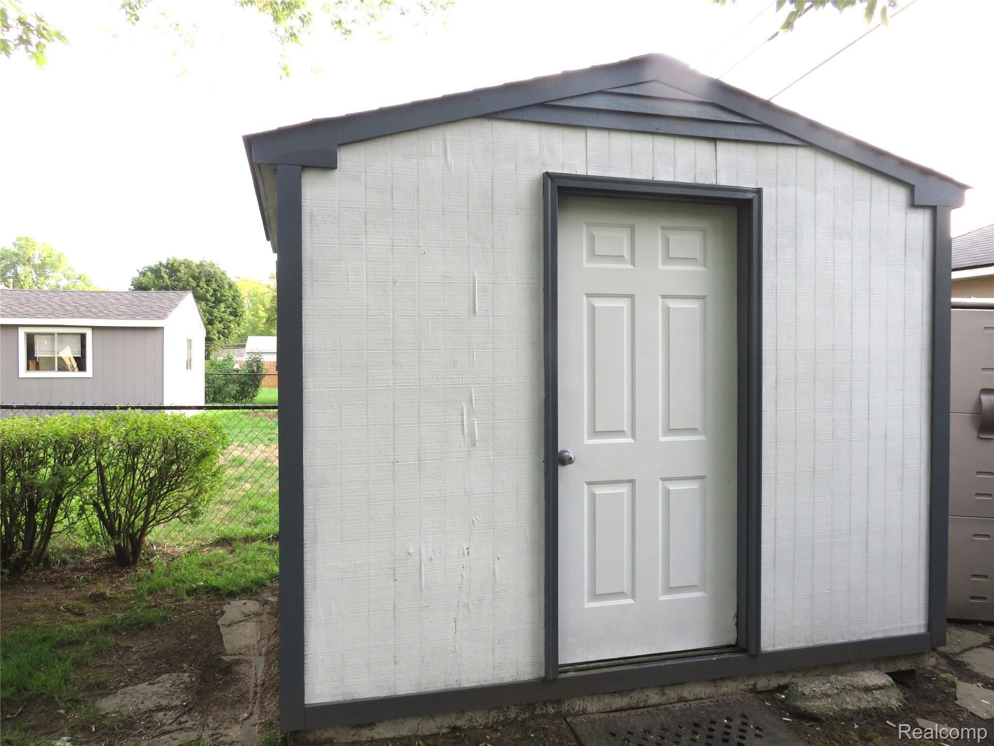 2990 Harrison Avenue Rochester, MI 48307 - Photo 18 of 18 IMG_1701.JPG