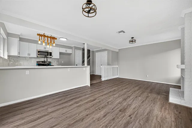 $2,100 | 12623 South Dairy Ashford Road, Houston, TX 77099