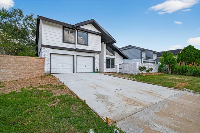 $2,100 | 12623 South Dairy Ashford Road, Houston, TX 77099