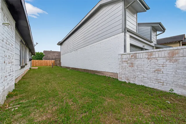 $2,100 | 12623 South Dairy Ashford Road, Houston, TX 77099