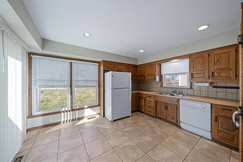 $310,000 | 9736 Nieman Place, Overland Park, KS 66214