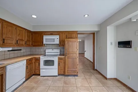 $310,000 | 9736 Nieman Place, Overland Park, KS 66214