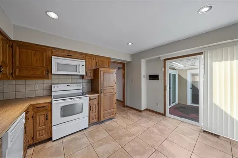 $310,000 | 9736 Nieman Place, Overland Park, KS 66214