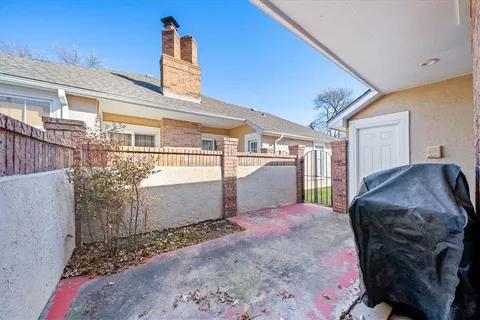 $310,000 | 9736 Nieman Place, Overland Park, KS 66214