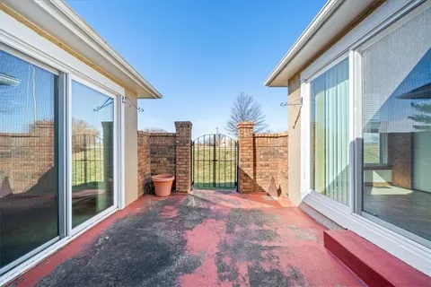 $310,000 | 9736 Nieman Place, Overland Park, KS 66214