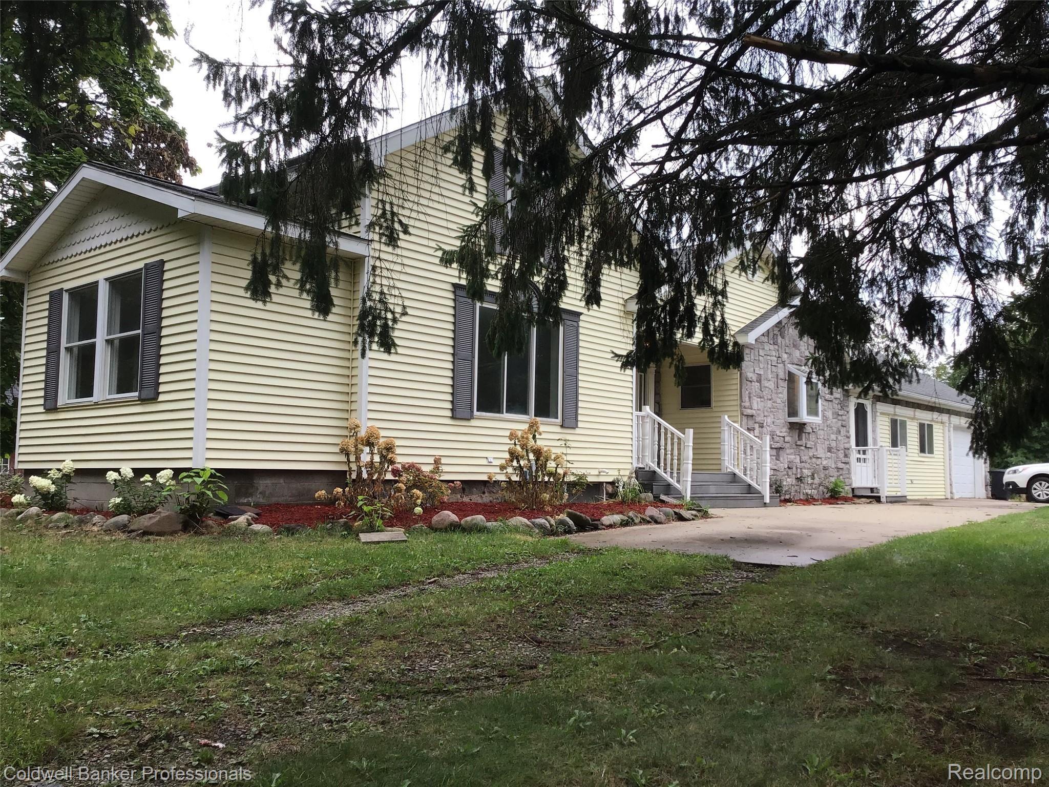 1845 Peppermill Road Lapeer, MI 48446 - Photo 6 of 61 Front from west side.jpg