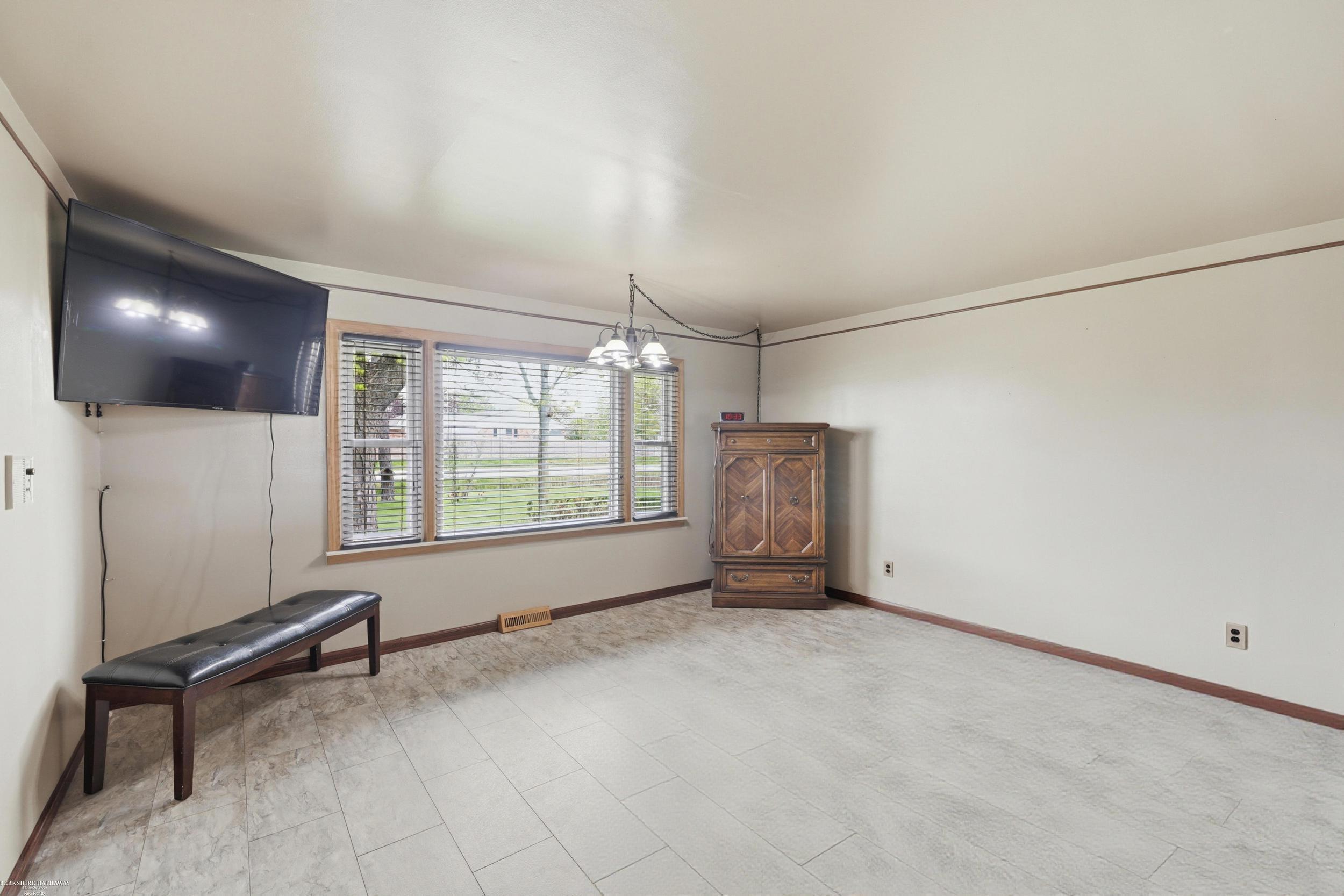 46700 Tilch Road Macomb, MI 48044 - Photo 5 of 32