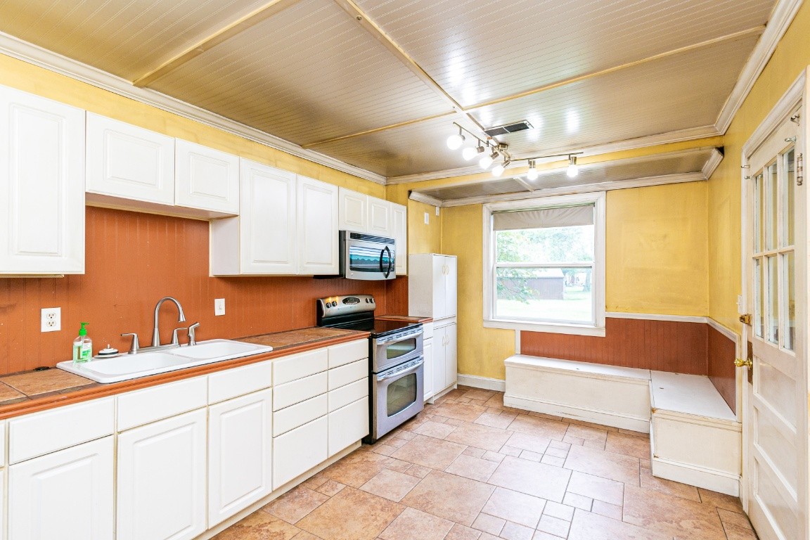 298 Franklin Road Lebanon, TN 37087 - Photo 20 of 34 a kitchen with a sink and a stove top oven
