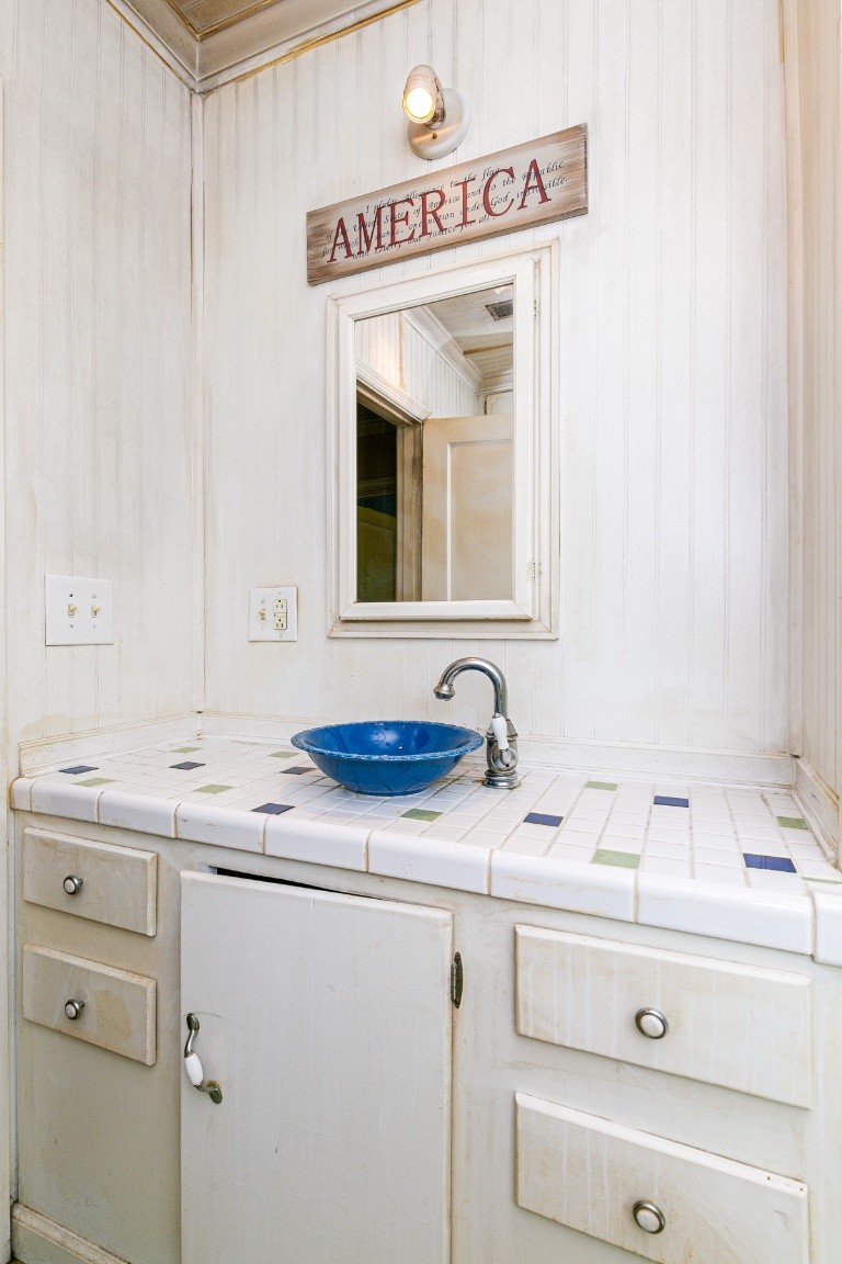 298 Franklin Road Lebanon, TN 37087 - Photo 25 of 34 a bathroom with a sink and a mirror
