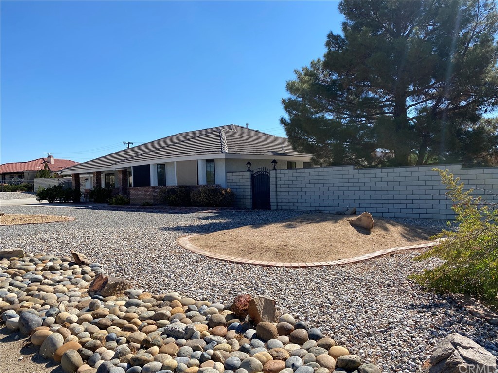 16635 Wintun Road Apple Valley, CA 92307 - Photo 4 of 46