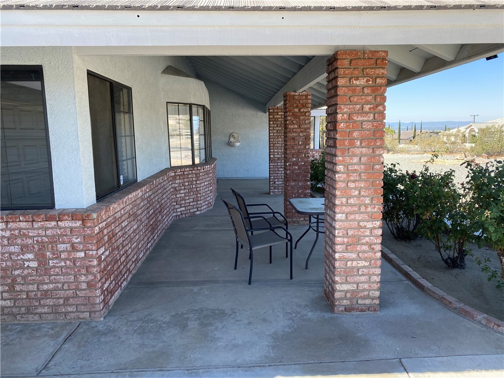 16635 Wintun Road Apple Valley, CA 92307 - Photo 5 of 46