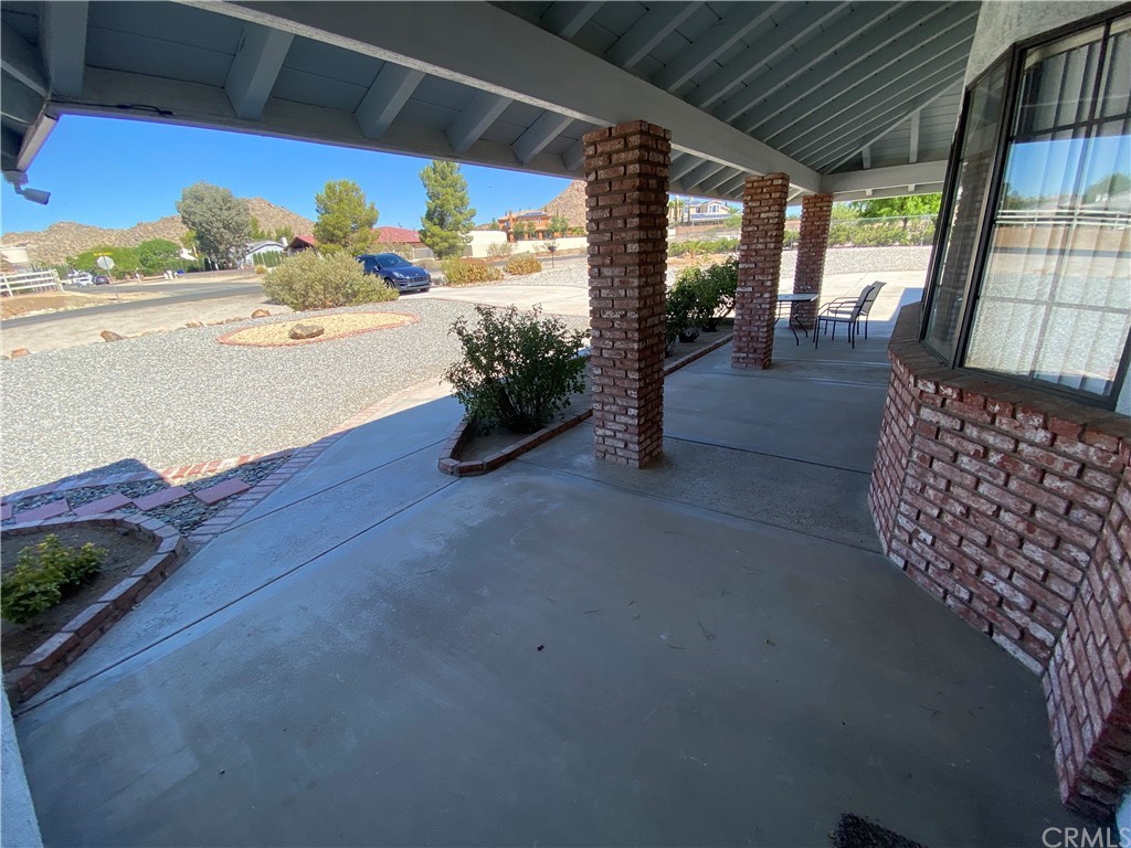 16635 Wintun Road Apple Valley, CA 92307 - Photo 6 of 46