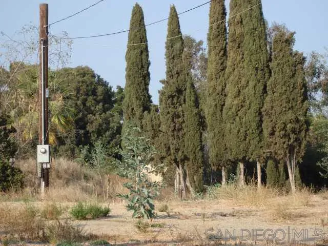 a view of a pathway of a house