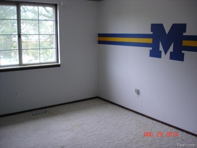 20490 Coachwood Road Riverview, MI 48193 - Photo 9 of 17 012.jpg