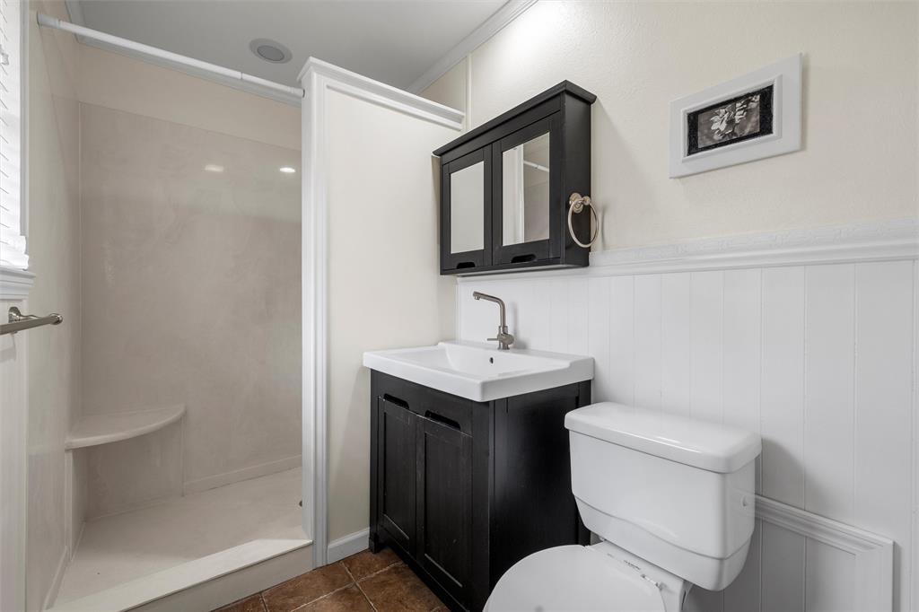 2208 Lake Forest Drive Waco, TX 76708 - Photo 22 of 28 a bathroom with a toilet a sink and mirror