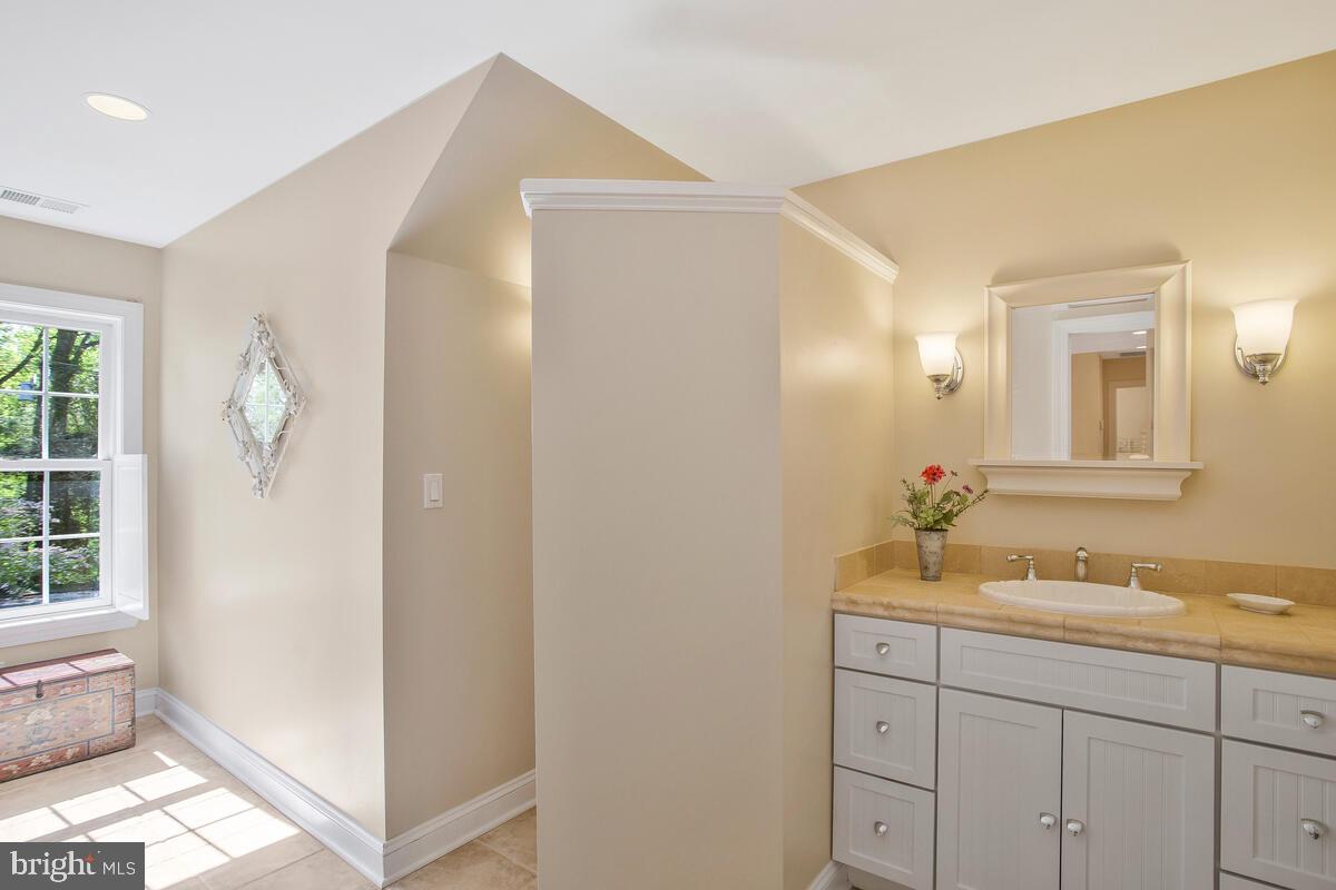532 Epping Forest Road Annapolis, MD 21401 - Photo 42 of 62 Bedroom Level Bath