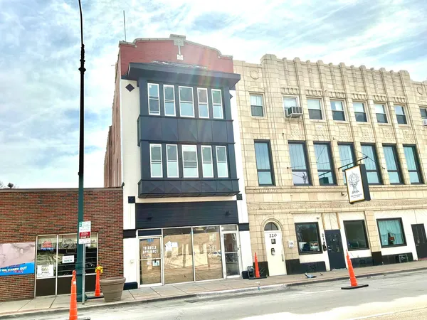 $2,100 | 224 East Cass Street, Unit PH, Joliet, IL 60432