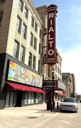 $2,100 | 224 East Cass Street, Unit PH, Joliet, IL 60432