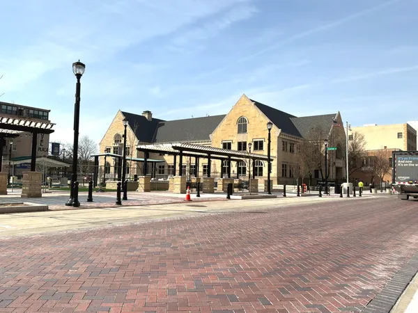 $2,100 | 224 East Cass Street, Unit PH, Joliet, IL 60432