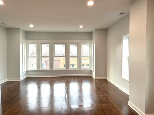 $2,100 | 224 East Cass Street, Unit PH, Joliet, IL 60432