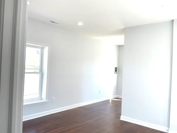 $2,100 | 224 East Cass Street, Unit PH, Joliet, IL 60432